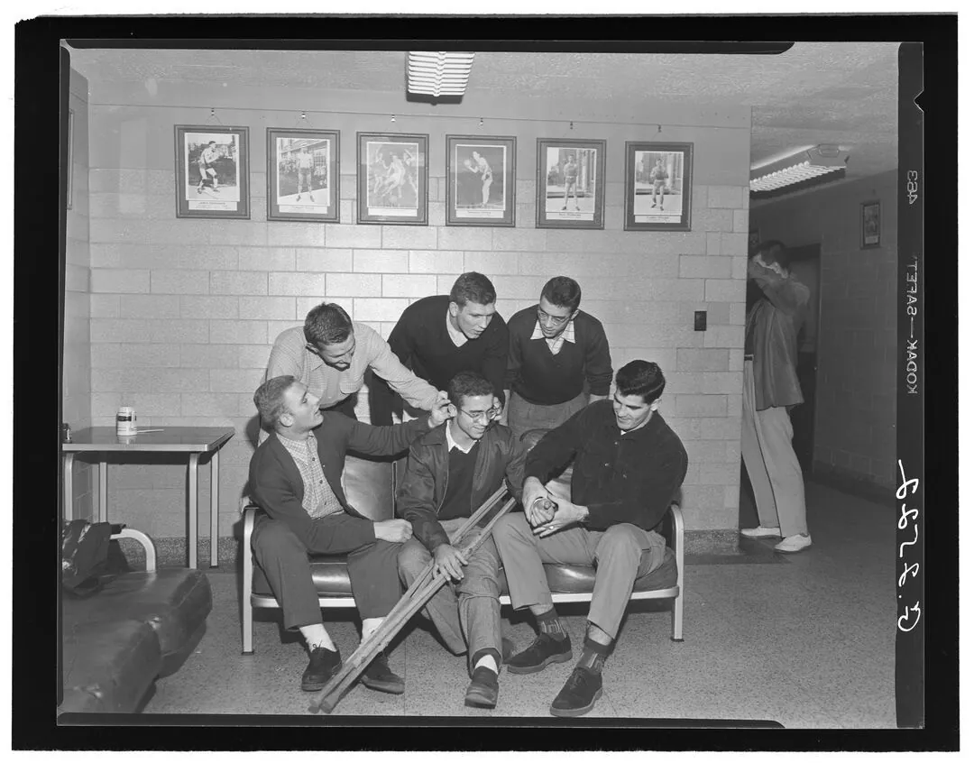 1952 Kentucky football group photograph with Frank Fuller identified among teammates.